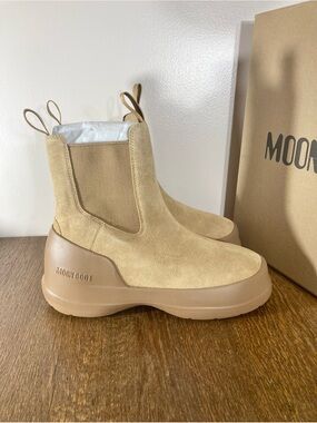 NWB Moon Boot Luna Suede Chelsea Boot Women’s Size 10 Sand